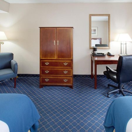 Holiday Inn Express Des Moines-At Drake University, An Ihg Hotel ภายนอก รูปภาพ