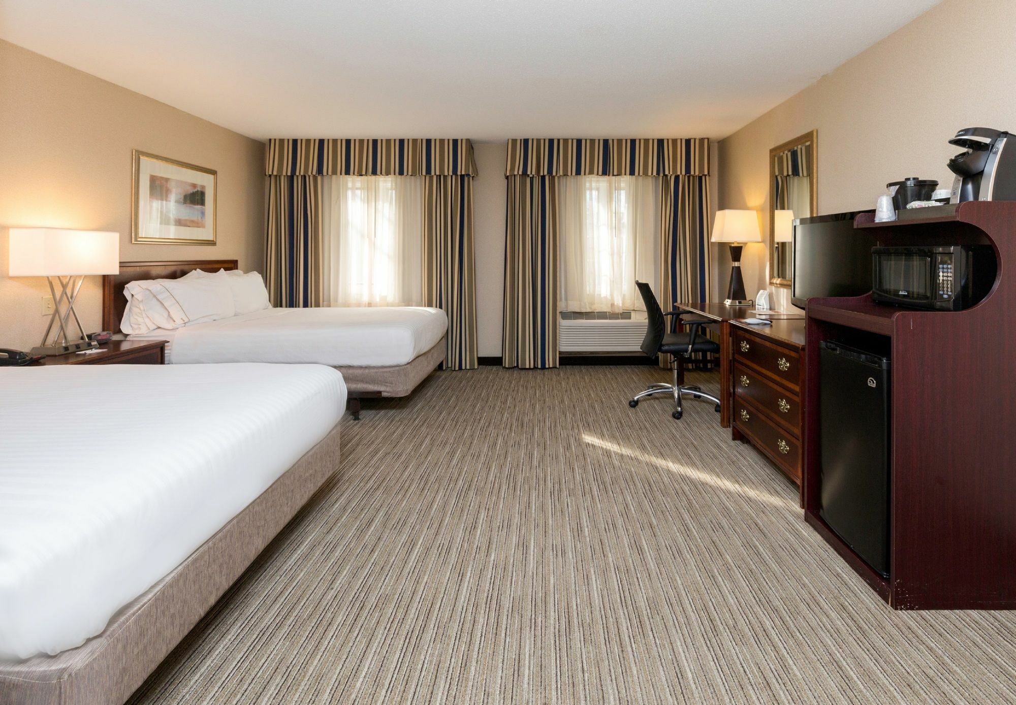 Holiday Inn Express Des Moines-At Drake University, An Ihg Hotel ภายนอก รูปภาพ