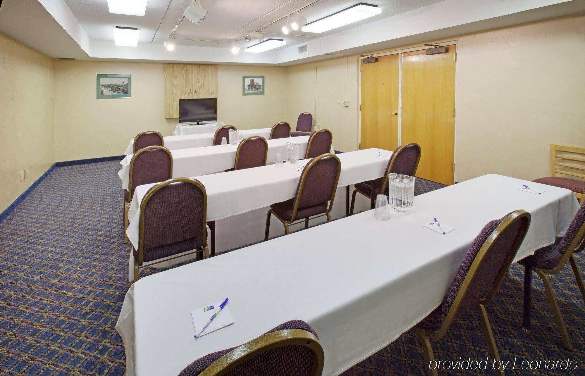 Holiday Inn Express Des Moines-At Drake University, An Ihg Hotel ภายนอก รูปภาพ