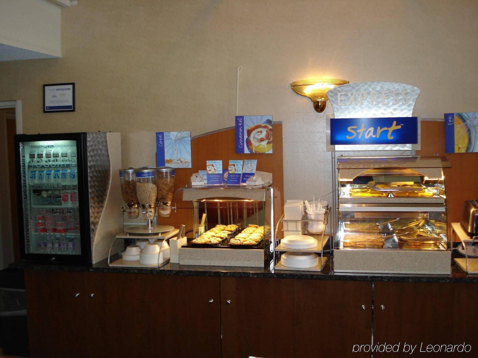 Holiday Inn Express Des Moines-At Drake University, An Ihg Hotel ภายนอก รูปภาพ
